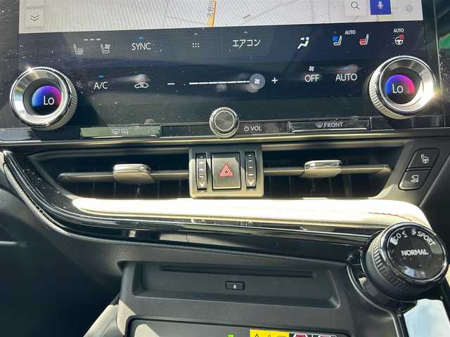 レクサス ＮＸ 350h バージョンL 徳島県 2021(令3)年 2.6万km ソニッククォーツ メーカーナビ/(AM.FM.CD.DVD.BT.フルセグ)/全周囲カメラ/純正エアロ/サンルーフ/マークレビンソンプレミアムサウンド/全周囲カメラ/純正２０インチアルミ/Lexus Safety System +/・プリクラッシュセーフティ/・レーントレーシングアシスト/・レーダークルーズコントロール/・アダプティブハイビームシステム/・セーフイグジットアシスト/レザーシート/・シートヒーター/・エアシート/メモリシート/前後ドラレコ/ヘッドアップディスプレイ/置くだけ充電/保証書/取扱説明書/記録簿