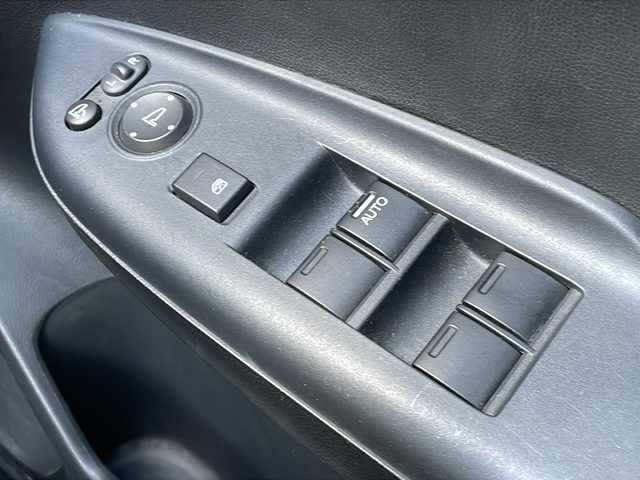 ホンダ フィット 13G Lパッケージ 新潟県 2013(平25)年 7.1万km プレミアムホワイトパール ４WD/純正メモリーナビ/(BT/AM/FM/ワンセグTV)/バックカメラ/社外15インチアルミ/ETC/電格ミラー/プッシュスタートエンジン/純正フロアマット/保証書/スペアキー