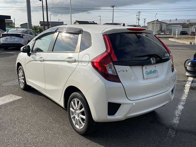 ホンダ フィット 13G Lパッケージ 新潟県 2013(平25)年 7.1万km プレミアムホワイトパール ４WD/純正メモリーナビ/(BT/AM/FM/ワンセグTV)/バックカメラ/社外15インチアルミ/ETC/電格ミラー/プッシュスタートエンジン/純正フロアマット/保証書/スペアキー