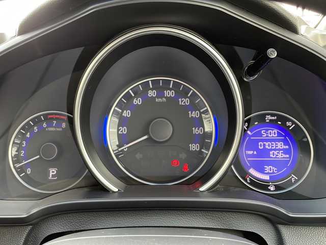 ホンダ フィット 13G Lパッケージ 新潟県 2013(平25)年 7.1万km プレミアムホワイトパール ４WD/純正メモリーナビ/(BT/AM/FM/ワンセグTV)/バックカメラ/社外15インチアルミ/ETC/電格ミラー/プッシュスタートエンジン/純正フロアマット/保証書/スペアキー