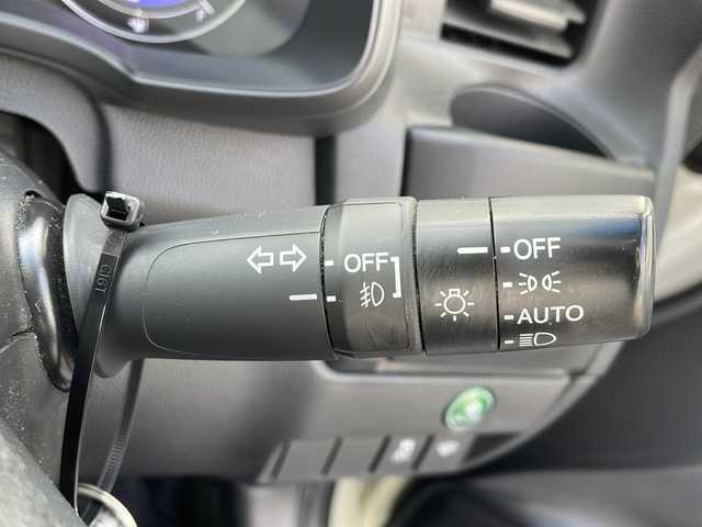 ホンダ フィット 13G Lパッケージ 新潟県 2013(平25)年 7.1万km プレミアムホワイトパール ４WD/純正メモリーナビ/(BT/AM/FM/ワンセグTV)/バックカメラ/社外15インチアルミ/ETC/電格ミラー/プッシュスタートエンジン/純正フロアマット/保証書/スペアキー
