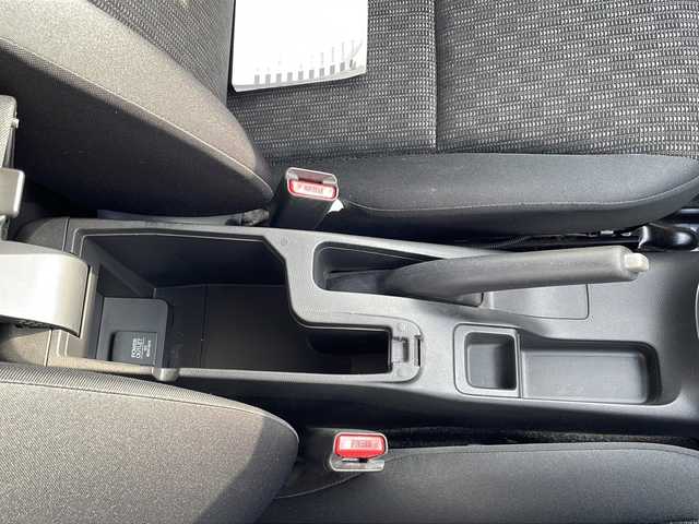 ホンダ フィット 13G Lパッケージ 新潟県 2013(平25)年 7.1万km プレミアムホワイトパール ４WD/純正メモリーナビ/(BT/AM/FM/ワンセグTV)/バックカメラ/社外15インチアルミ/ETC/電格ミラー/プッシュスタートエンジン/純正フロアマット/保証書/スペアキー