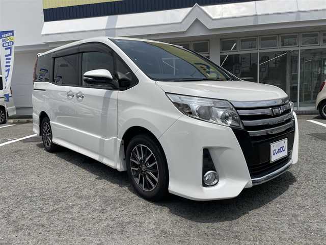 トヨタ ノア 京都府 2014(平26)年 11.7万km ホワイトパールクリスタルシャイン (株)IDOMが運営する【じしゃロン伏見店】の自社ローン専用車両になりますこちらは現金またはオートローンご利用時の価格です。自社ローンご希望の方は別途その旨お申付け下さい/純正ナビ/Bluetooth接続/バックカメラ/後席モニター/ドライブレコーダーCOMTEC/ETC/LEDヘッドライト/両側パワースライドドア/純正フロアマット/キャンセラー/ABS/横滑り防止装置/アイドリングストップ/オートライト/スマートキー
