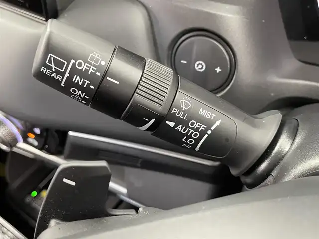 ホンダ ヴェゼル ハイブリッド e:HEV Z 大分県 2022(令4)年 5.1万km プレミアムサンライトホワイトパール ホンダセンシング/・衝突軽減ブレーキ/・渋滞追従機能付アダプティブクルーズコントロール/・車線維持支援システム/・路外逸脱抑制機能/・パーキングセンサーシステム/・オートハイビーム/・誤発進抑制機能/後方誤発進抑制機能/・先行車発進お知らせ機能/・歩行者事故低減ステアリング/・標識認識機能/純正ナビ/（フルセグ/CD/Bluetooth/AM/FM/carplay)/バックカメラ/パワーテールゲート/LEDヘッドライト/ハーフレザーシート/前席シートヒーター/ステアリングヒーター/パドルシフト/オートブレーキホールド/電動パーキングブレーキ/純正18インチアルミホイール/ETC2.0/保証書・取扱説明書