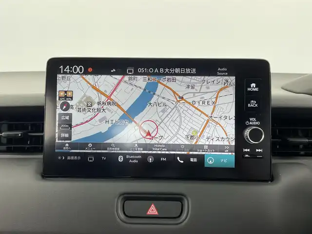 ホンダ ヴェゼル ハイブリッド e:HEV Z 大分県 2022(令4)年 5.1万km プレミアムサンライトホワイトパール ホンダセンシング/・衝突軽減ブレーキ/・渋滞追従機能付アダプティブクルーズコントロール/・車線維持支援システム/・路外逸脱抑制機能/・パーキングセンサーシステム/・オートハイビーム/・誤発進抑制機能/後方誤発進抑制機能/・先行車発進お知らせ機能/・歩行者事故低減ステアリング/・標識認識機能/純正ナビ/（フルセグ/CD/Bluetooth/AM/FM/carplay)/バックカメラ/パワーテールゲート/LEDヘッドライト/ハーフレザーシート/前席シートヒーター/ステアリングヒーター/パドルシフト/オートブレーキホールド/電動パーキングブレーキ/純正18インチアルミホイール/ETC2.0/保証書・取扱説明書