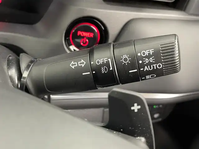 ホンダ ヴェゼル ハイブリッド e:HEV Z 大分県 2022(令4)年 5.1万km プレミアムサンライトホワイトパール ホンダセンシング/・衝突軽減ブレーキ/・渋滞追従機能付アダプティブクルーズコントロール/・車線維持支援システム/・路外逸脱抑制機能/・パーキングセンサーシステム/・オートハイビーム/・誤発進抑制機能/後方誤発進抑制機能/・先行車発進お知らせ機能/・歩行者事故低減ステアリング/・標識認識機能/純正ナビ/（フルセグ/CD/Bluetooth/AM/FM/carplay)/バックカメラ/パワーテールゲート/LEDヘッドライト/ハーフレザーシート/前席シートヒーター/ステアリングヒーター/パドルシフト/オートブレーキホールド/電動パーキングブレーキ/純正18インチアルミホイール/ETC2.0/保証書・取扱説明書