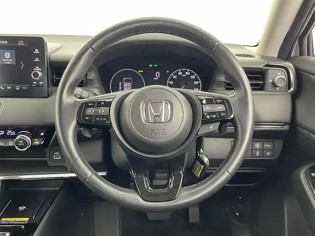 ホンダ ヴェゼル ハイブリッド e:HEV Z 大分県 2022(令4)年 5.1万km プレミアムサンライトホワイトパール ホンダセンシング/・衝突軽減ブレーキ/・渋滞追従機能付アダプティブクルーズコントロール/・車線維持支援システム/・路外逸脱抑制機能/・パーキングセンサーシステム/・オートハイビーム/・誤発進抑制機能/後方誤発進抑制機能/・先行車発進お知らせ機能/・歩行者事故低減ステアリング/・標識認識機能/純正ナビ/（フルセグ/CD/Bluetooth/AM/FM/carplay)/バックカメラ/パワーテールゲート/LEDヘッドライト/ハーフレザーシート/前席シートヒーター/ステアリングヒーター/パドルシフト/オートブレーキホールド/電動パーキングブレーキ/純正18インチアルミホイール/ETC2.0/保証書・取扱説明書