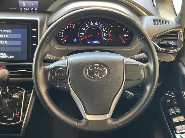 トヨタ ヴォクシー ZS 煌Ⅲ 埼玉県 2021(令3)年 4.4万km ブラック トヨタセーフティーセンス/純正フリップダウンモニター/純正10インチSDナビ/　　　CD/DVD/BT/フルセグ/両側パワースライドドア/ハーフレザーシート/LEDオートライト/純正16インチアルミホイール/ステアリングスイッチ/ビルトインETC2.0