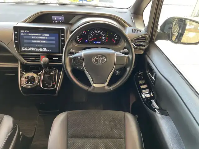 トヨタ ヴォクシー ZS 煌Ⅲ 埼玉県 2021(令3)年 4.4万km ブラック トヨタセーフティーセンス/純正フリップダウンモニター/純正10インチSDナビ/　　　CD/DVD/BT/フルセグ/両側パワースライドドア/ハーフレザーシート/LEDオートライト/純正16インチアルミホイール/ステアリングスイッチ/ビルトインETC2.0