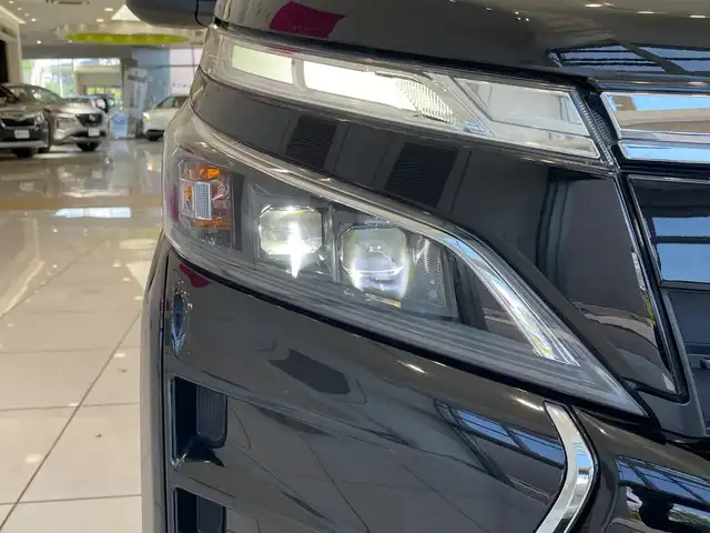 トヨタ ヴォクシー ZS 煌Ⅲ 埼玉県 2021(令3)年 4.4万km ブラック トヨタセーフティーセンス/純正フリップダウンモニター/純正10インチSDナビ/　　　CD/DVD/BT/フルセグ/両側パワースライドドア/ハーフレザーシート/LEDオートライト/純正16インチアルミホイール/ステアリングスイッチ/ビルトインETC2.0