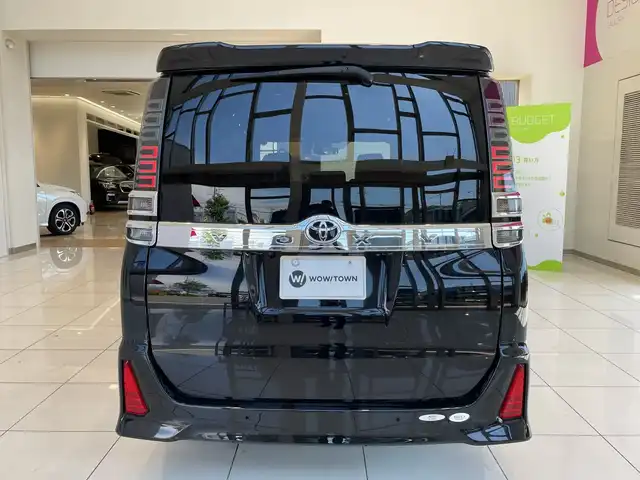 トヨタ ヴォクシー ZS 煌Ⅲ 埼玉県 2021(令3)年 4.4万km ブラック トヨタセーフティーセンス/純正フリップダウンモニター/純正10インチSDナビ/　　　CD/DVD/BT/フルセグ/両側パワースライドドア/ハーフレザーシート/LEDオートライト/純正16インチアルミホイール/ステアリングスイッチ/ビルトインETC2.0