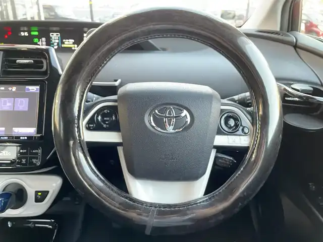 トヨタ プリウス A ツーリングセレクション 宮城県 2016(平28)年 10.3万km エモーショナルレッド 登録時走行距離102331km/黒革シート/トヨタセーフティセンス/PCS・LDA・ACC・BCM・ICS・AHB/ヘッドアップディスプレイ/パーキングアシスト/純正９インチナビ/CD・DVD・Bluetooth/フルセグTV/バックカメラ/プッシュスタート/スマートキー×２/ステアリングリモコン/ビルトインETC/前席シートヒーター/横滑り防止装置/LEDヘッドライト/フォグランプ/ハンドルカバー/ドアバイザー