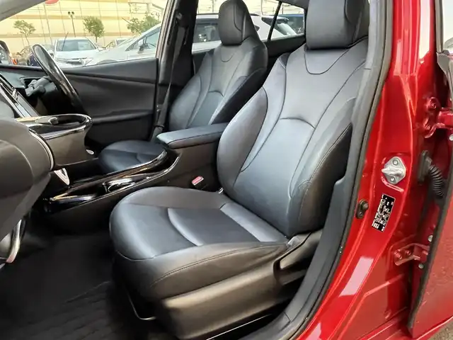 トヨタ プリウス A ツーリングセレクション 宮城県 2016(平28)年 10.3万km エモーショナルレッド 登録時走行距離102331km/黒革シート/トヨタセーフティセンス/PCS・LDA・ACC・BCM・ICS・AHB/ヘッドアップディスプレイ/パーキングアシスト/純正９インチナビ/CD・DVD・Bluetooth/フルセグTV/バックカメラ/プッシュスタート/スマートキー×２/ステアリングリモコン/ビルトインETC/前席シートヒーター/横滑り防止装置/LEDヘッドライト/フォグランプ/ハンドルカバー/ドアバイザー