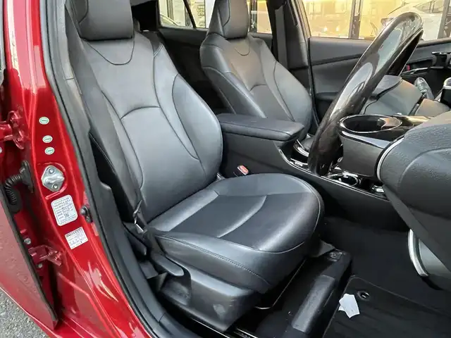 トヨタ プリウス A ツーリングセレクション 宮城県 2016(平28)年 10.3万km エモーショナルレッド 登録時走行距離102331km/黒革シート/トヨタセーフティセンス/PCS・LDA・ACC・BCM・ICS・AHB/ヘッドアップディスプレイ/パーキングアシスト/純正９インチナビ/CD・DVD・Bluetooth/フルセグTV/バックカメラ/プッシュスタート/スマートキー×２/ステアリングリモコン/ビルトインETC/前席シートヒーター/横滑り防止装置/LEDヘッドライト/フォグランプ/ハンドルカバー/ドアバイザー