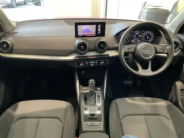 アウディ Ｑ２ 30TFSIスポーツ 熊本県 2020(令2)年 5万km 赤 ・スマートキー/・プッシュスタート/・ハイビームアシスト/・パーキングエイド/・Audiプレセンス/・Audiアクティブレーンアシスト/・休憩の推奨/・クルーズコントロール(追従式)/・前席シートヒーター /・純正メモリナビ/　【DVD・Bluetooth・SD・USB・AUX】/・スマホ連携/　【AppleCarPlay・AndroidAuto】/・バックカメラ/・ETC2.0/・バーチャルコクピット/・ドライブレコーダー(前後録画)/・パワーバックドア/・LEDヘッドンプ/・純正マット