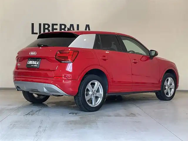 アウディ Ｑ２ 30TFSIスポーツ 熊本県 2020(令2)年 5万km 赤 ・スマートキー/・プッシュスタート/・ハイビームアシスト/・パーキングエイド/・Audiプレセンス/・Audiアクティブレーンアシスト/・休憩の推奨/・クルーズコントロール(追従式)/・前席シートヒーター /・純正メモリナビ/　【DVD・Bluetooth・SD・USB・AUX】/・スマホ連携/　【AppleCarPlay・AndroidAuto】/・バックカメラ/・ETC2.0/・バーチャルコクピット/・ドライブレコーダー(前後録画)/・パワーバックドア/・LEDヘッドンプ/・純正マット