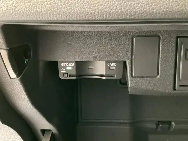 アウディ Ｑ２ 30TFSIスポーツ 熊本県 2020(令2)年 5万km 赤 ・スマートキー/・プッシュスタート/・ハイビームアシスト/・パーキングエイド/・Audiプレセンス/・Audiアクティブレーンアシスト/・休憩の推奨/・クルーズコントロール(追従式)/・前席シートヒーター /・純正メモリナビ/　【DVD・Bluetooth・SD・USB・AUX】/・スマホ連携/　【AppleCarPlay・AndroidAuto】/・バックカメラ/・ETC2.0/・バーチャルコクピット/・ドライブレコーダー(前後録画)/・パワーバックドア/・LEDヘッドンプ/・純正マット