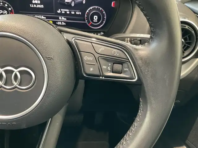 アウディ Ｑ２ 30TFSIスポーツ 熊本県 2020(令2)年 5万km 赤 ・スマートキー/・プッシュスタート/・ハイビームアシスト/・パーキングエイド/・Audiプレセンス/・Audiアクティブレーンアシスト/・休憩の推奨/・クルーズコントロール(追従式)/・前席シートヒーター /・純正メモリナビ/　【DVD・Bluetooth・SD・USB・AUX】/・スマホ連携/　【AppleCarPlay・AndroidAuto】/・バックカメラ/・ETC2.0/・バーチャルコクピット/・ドライブレコーダー(前後録画)/・パワーバックドア/・LEDヘッドンプ/・純正マット