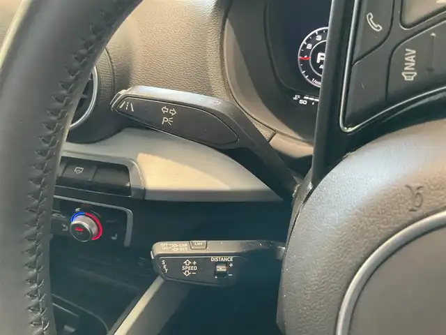 アウディ Ｑ２ 30TFSIスポーツ 熊本県 2020(令2)年 5万km 赤 ・スマートキー/・プッシュスタート/・ハイビームアシスト/・パーキングエイド/・Audiプレセンス/・Audiアクティブレーンアシスト/・休憩の推奨/・クルーズコントロール(追従式)/・前席シートヒーター /・純正メモリナビ/　【DVD・Bluetooth・SD・USB・AUX】/・スマホ連携/　【AppleCarPlay・AndroidAuto】/・バックカメラ/・ETC2.0/・バーチャルコクピット/・ドライブレコーダー(前後録画)/・パワーバックドア/・LEDヘッドンプ/・純正マット