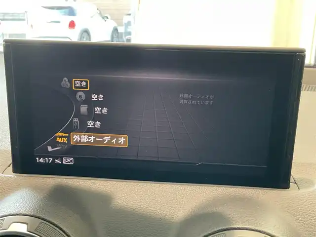 アウディ Ｑ２ 30TFSIスポーツ 熊本県 2020(令2)年 5万km 赤 ・スマートキー/・プッシュスタート/・ハイビームアシスト/・パーキングエイド/・Audiプレセンス/・Audiアクティブレーンアシスト/・休憩の推奨/・クルーズコントロール(追従式)/・前席シートヒーター /・純正メモリナビ/　【DVD・Bluetooth・SD・USB・AUX】/・スマホ連携/　【AppleCarPlay・AndroidAuto】/・バックカメラ/・ETC2.0/・バーチャルコクピット/・ドライブレコーダー(前後録画)/・パワーバックドア/・LEDヘッドンプ/・純正マット