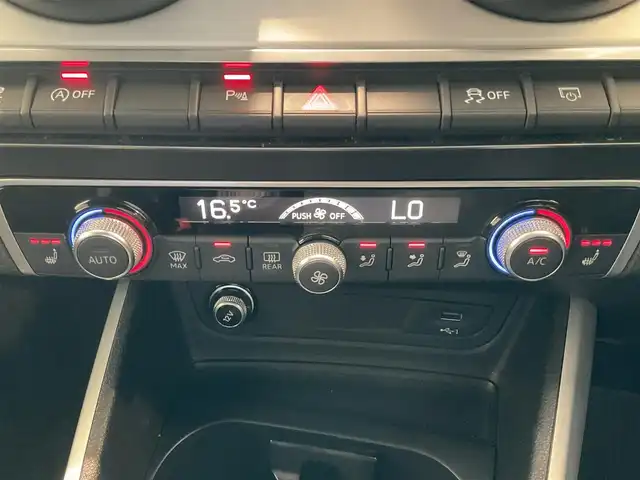 アウディ Ｑ２ 30TFSIスポーツ 熊本県 2020(令2)年 5万km 赤 ・スマートキー/・プッシュスタート/・ハイビームアシスト/・パーキングエイド/・Audiプレセンス/・Audiアクティブレーンアシスト/・休憩の推奨/・クルーズコントロール(追従式)/・前席シートヒーター /・純正メモリナビ/　【DVD・Bluetooth・SD・USB・AUX】/・スマホ連携/　【AppleCarPlay・AndroidAuto】/・バックカメラ/・ETC2.0/・バーチャルコクピット/・ドライブレコーダー(前後録画)/・パワーバックドア/・LEDヘッドンプ/・純正マット