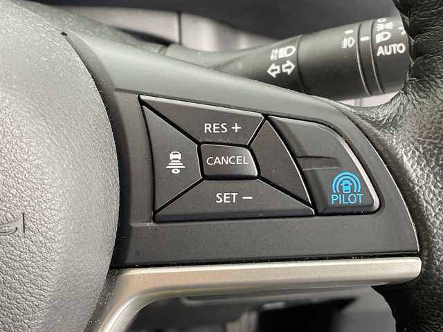 日産 セレナ ハイウェイスターVセレクションⅡ 愛知県 2018(平30)年 6.1万km ブリリアントホワイトパール ワンオーナー/純正9インチメモリナビ・フルセグＴＶ/ＣＤ・ＤＶＤ・Bluetooth/アラウンドビューモニター/両側パワースライドドア/ハンズフリーパワースライドドア/後席オートエアコン/スマートキー/エンジンプッシュスタート/LEDヘッドライト/プロパイロット/サンシェード/後席テーブルUSBポート有/ETC