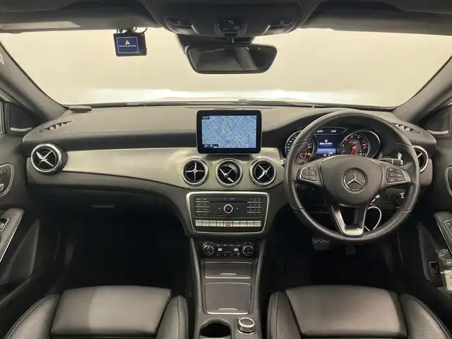メルセデス・ベンツ ＧＬＡ２２０ 4マチック 岡山県 2019(令1)年 2.8万km ポーラホワイト レザーエクスクルーシブパッケージ/プレミアムパッケージ/純正ナビ/Rカメラ/パワーシート/シートヒーター/レザーシート（黒）/パノラマガラスサンルーフ/パワーテールゲート/harman/kardon/LEDヘッドライト/オートライト/AHB/ESP/アクティブブレーキA/BSA/アクティブキーピングA/ドラレコ（F/R）/USB　SD/Bluetooth/アップルカープレイ/フルセグTV/ドアバイザー