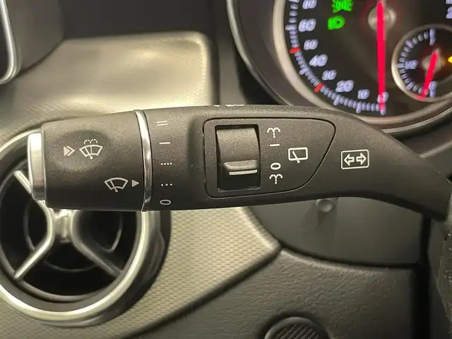 メルセデス・ベンツ ＧＬＡ２２０ 4マチック 岡山県 2019(令1)年 2.8万km ポーラホワイト レザーエクスクルーシブパッケージ/プレミアムパッケージ/純正ナビ/Rカメラ/パワーシート/シートヒーター/レザーシート（黒）/パノラマガラスサンルーフ/パワーテールゲート/harman/kardon/LEDヘッドライト/オートライト/AHB/ESP/アクティブブレーキA/BSA/アクティブキーピングA/ドラレコ（F/R）/USB　SD/Bluetooth/アップルカープレイ/フルセグTV/ドアバイザー