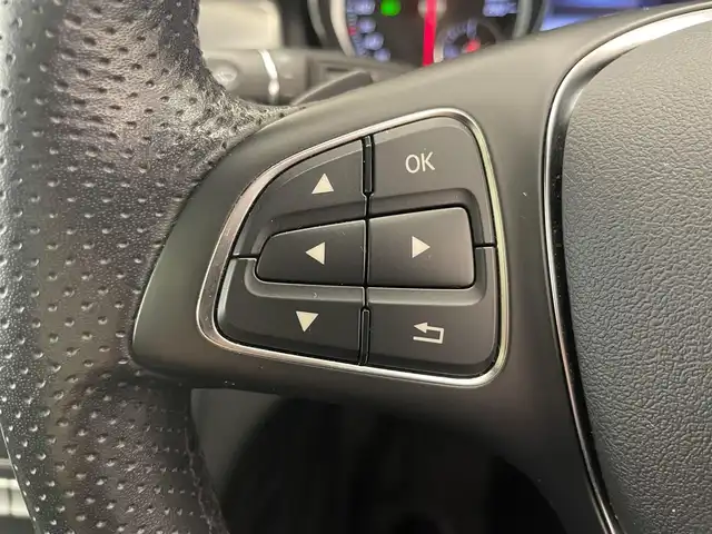 メルセデス・ベンツ ＧＬＡ２２０ 4マチック 岡山県 2019(令1)年 2.8万km ポーラホワイト レザーエクスクルーシブパッケージ/プレミアムパッケージ/純正ナビ/Rカメラ/パワーシート/シートヒーター/レザーシート（黒）/パノラマガラスサンルーフ/パワーテールゲート/harman/kardon/LEDヘッドライト/オートライト/AHB/ESP/アクティブブレーキA/BSA/アクティブキーピングA/ドラレコ（F/R）/USB　SD/Bluetooth/アップルカープレイ/フルセグTV/ドアバイザー