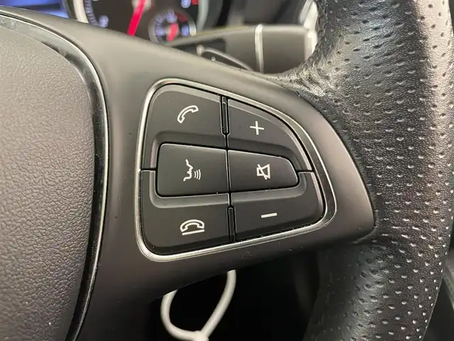 メルセデス・ベンツ ＧＬＡ２２０ 4マチック 岡山県 2019(令1)年 2.8万km ポーラホワイト レザーエクスクルーシブパッケージ/プレミアムパッケージ/純正ナビ/Rカメラ/パワーシート/シートヒーター/レザーシート（黒）/パノラマガラスサンルーフ/パワーテールゲート/harman/kardon/LEDヘッドライト/オートライト/AHB/ESP/アクティブブレーキA/BSA/アクティブキーピングA/ドラレコ（F/R）/USB　SD/Bluetooth/アップルカープレイ/フルセグTV/ドアバイザー