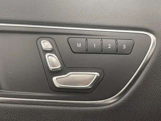 メルセデス・ベンツ ＧＬＡ２２０ 4マチック 岡山県 2019(令1)年 2.8万km ポーラホワイト レザーエクスクルーシブパッケージ/プレミアムパッケージ/純正ナビ/Rカメラ/パワーシート/シートヒーター/レザーシート（黒）/パノラマガラスサンルーフ/パワーテールゲート/harman/kardon/LEDヘッドライト/オートライト/AHB/ESP/アクティブブレーキA/BSA/アクティブキーピングA/ドラレコ（F/R）/USB　SD/Bluetooth/アップルカープレイ/フルセグTV/ドアバイザー