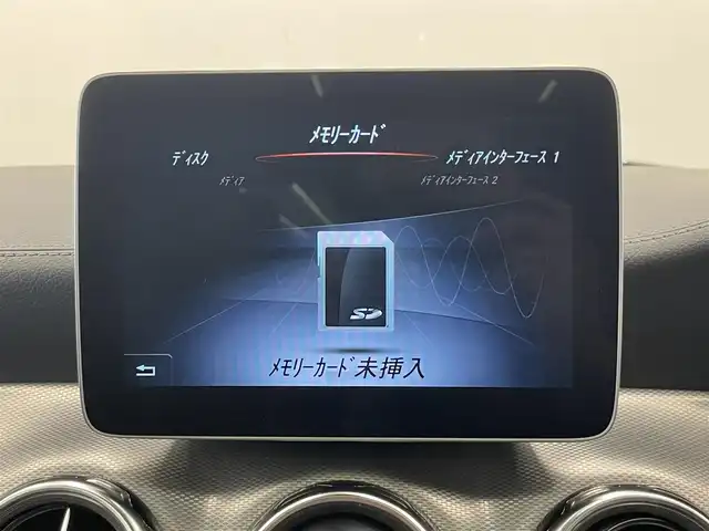 メルセデス・ベンツ ＧＬＡ２２０ 4マチック 岡山県 2019(令1)年 2.8万km ポーラホワイト レザーエクスクルーシブパッケージ/プレミアムパッケージ/純正ナビ/Rカメラ/パワーシート/シートヒーター/レザーシート（黒）/パノラマガラスサンルーフ/パワーテールゲート/harman/kardon/LEDヘッドライト/オートライト/AHB/ESP/アクティブブレーキA/BSA/アクティブキーピングA/ドラレコ（F/R）/USB　SD/Bluetooth/アップルカープレイ/フルセグTV/ドアバイザー