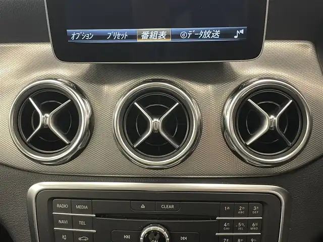 メルセデス・ベンツ ＧＬＡ２２０ 4マチック 岡山県 2019(令1)年 2.8万km ポーラホワイト レザーエクスクルーシブパッケージ/プレミアムパッケージ/純正ナビ/Rカメラ/パワーシート/シートヒーター/レザーシート（黒）/パノラマガラスサンルーフ/パワーテールゲート/harman/kardon/LEDヘッドライト/オートライト/AHB/ESP/アクティブブレーキA/BSA/アクティブキーピングA/ドラレコ（F/R）/USB　SD/Bluetooth/アップルカープレイ/フルセグTV/ドアバイザー