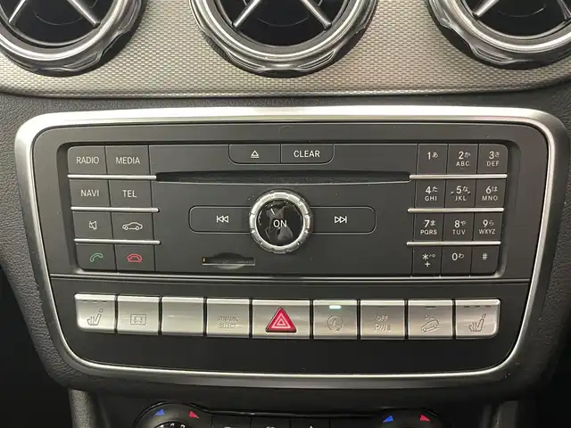 メルセデス・ベンツ ＧＬＡ２２０ 4マチック 岡山県 2019(令1)年 2.8万km ポーラホワイト レザーエクスクルーシブパッケージ/プレミアムパッケージ/純正ナビ/Rカメラ/パワーシート/シートヒーター/レザーシート（黒）/パノラマガラスサンルーフ/パワーテールゲート/harman/kardon/LEDヘッドライト/オートライト/AHB/ESP/アクティブブレーキA/BSA/アクティブキーピングA/ドラレコ（F/R）/USB　SD/Bluetooth/アップルカープレイ/フルセグTV/ドアバイザー