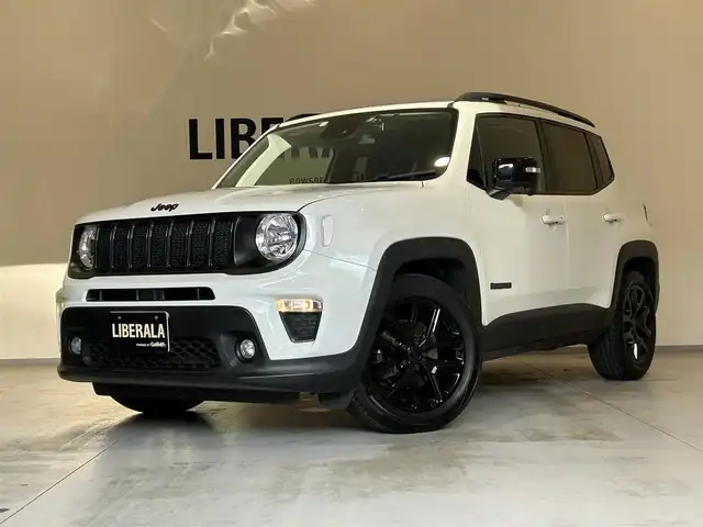 クライスラー・ジープ ジープ レネゲード 熊本県 2023(令5)年 5.4万km 白 特別仕様車/ナイトイーグル/ワンオーナー車/純正ディスプレイオーディオ/AppleCarPlay/androidauto//Bluetooth/USB/AUX/バックカメラ/リアクロスパスディクション/U-コネクト/クリアランスソナーセンサー/クルーズコントロール/レーンキーピングアシスト/フロント衝突警告システム/ブラインドスポットモニター/ドライブレコーダー/ETC/ブラックグリル/レネゲードグラナイトバッチ/ナイトイーグル専用18インチブラックアルミホイール/【ナイトイーグル/アルピンホワイト（PWV）】