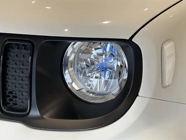 クライスラー・ジープ ジープ レネゲード 熊本県 2023(令5)年 5.4万km 白 特別仕様車/ナイトイーグル/ワンオーナー車/純正ディスプレイオーディオ/AppleCarPlay/androidauto//Bluetooth/USB/AUX/バックカメラ/リアクロスパスディクション/U-コネクト/クリアランスソナーセンサー/クルーズコントロール/レーンキーピングアシスト/フロント衝突警告システム/ブラインドスポットモニター/ドライブレコーダー/ETC/ブラックグリル/レネゲードグラナイトバッチ/ナイトイーグル専用18インチブラックアルミホイール/【ナイトイーグル/アルピンホワイト（PWV）】