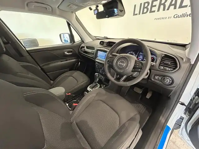 クライスラー・ジープ ジープ レネゲード 熊本県 2023(令5)年 5.4万km 白 特別仕様車/ナイトイーグル/ワンオーナー車/純正ディスプレイオーディオ/AppleCarPlay/androidauto//Bluetooth/USB/AUX/バックカメラ/リアクロスパスディクション/U-コネクト/クリアランスソナーセンサー/クルーズコントロール/レーンキーピングアシスト/フロント衝突警告システム/ブラインドスポットモニター/ドライブレコーダー/ETC/ブラックグリル/レネゲードグラナイトバッチ/ナイトイーグル専用18インチブラックアルミホイール/【ナイトイーグル/アルピンホワイト（PWV）】