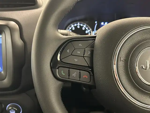 クライスラー・ジープ ジープ レネゲード 熊本県 2023(令5)年 5.4万km 白 特別仕様車/ナイトイーグル/ワンオーナー車/純正ディスプレイオーディオ/AppleCarPlay/androidauto//Bluetooth/USB/AUX/バックカメラ/リアクロスパスディクション/U-コネクト/クリアランスソナーセンサー/クルーズコントロール/レーンキーピングアシスト/フロント衝突警告システム/ブラインドスポットモニター/ドライブレコーダー/ETC/ブラックグリル/レネゲードグラナイトバッチ/ナイトイーグル専用18インチブラックアルミホイール/【ナイトイーグル/アルピンホワイト（PWV）】