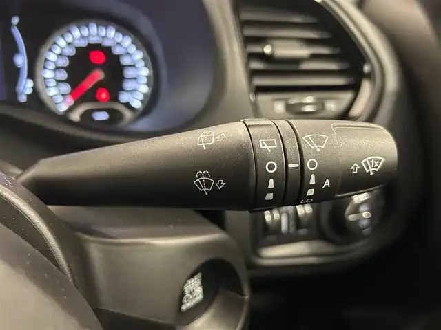 クライスラー・ジープ ジープ レネゲード 熊本県 2023(令5)年 5.4万km 白 特別仕様車/ナイトイーグル/ワンオーナー車/純正ディスプレイオーディオ/AppleCarPlay/androidauto//Bluetooth/USB/AUX/バックカメラ/リアクロスパスディクション/U-コネクト/クリアランスソナーセンサー/クルーズコントロール/レーンキーピングアシスト/フロント衝突警告システム/ブラインドスポットモニター/ドライブレコーダー/ETC/ブラックグリル/レネゲードグラナイトバッチ/ナイトイーグル専用18インチブラックアルミホイール/【ナイトイーグル/アルピンホワイト（PWV）】
