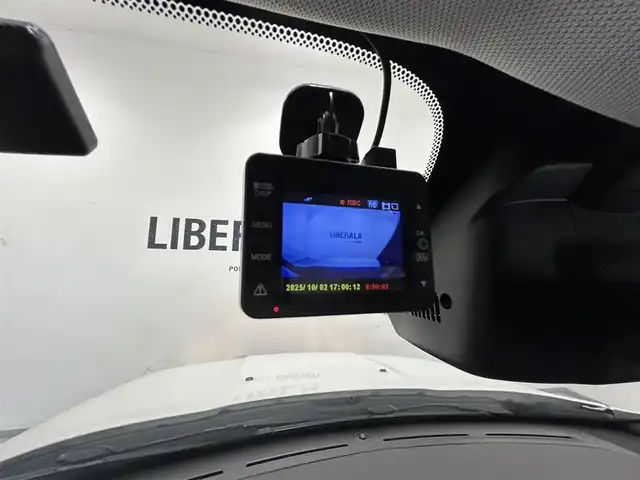 クライスラー・ジープ ジープ レネゲード 熊本県 2023(令5)年 5.4万km 白 特別仕様車/ナイトイーグル/ワンオーナー車/純正ディスプレイオーディオ/AppleCarPlay/androidauto//Bluetooth/USB/AUX/バックカメラ/リアクロスパスディクション/U-コネクト/クリアランスソナーセンサー/クルーズコントロール/レーンキーピングアシスト/フロント衝突警告システム/ブラインドスポットモニター/ドライブレコーダー/ETC/ブラックグリル/レネゲードグラナイトバッチ/ナイトイーグル専用18インチブラックアルミホイール/【ナイトイーグル/アルピンホワイト（PWV）】