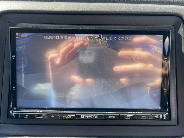 ホンダ ヴェゼル ハイブリッド X 岩手県 2014(平26)年 3.6万km クリスタルブラックパール 社外メモリナビ/AM/FM/CD/DVD/Bluetooth/フルセグTV/バックカメラ/ETC/ドライブレコーダー/クルーズコントロール/衝突被害軽減ブレーキ/レーンキープアシスト/横滑り防止装置/アイドリングストップ/シートヒーター/オートライト/LEDヘッドライト/フォグランプ/スマートキー/プッシュスタート/電動格納ミラー/純正16インチAW/純正ドアバイザー