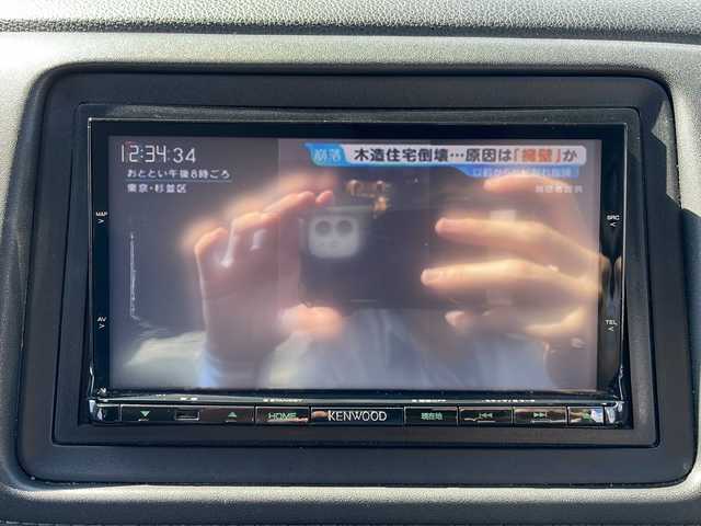 ホンダ ヴェゼル ハイブリッド X 岩手県 2014(平26)年 3.6万km クリスタルブラックパール 社外メモリナビ/AM/FM/CD/DVD/Bluetooth/フルセグTV/バックカメラ/ETC/ドライブレコーダー/クルーズコントロール/衝突被害軽減ブレーキ/レーンキープアシスト/横滑り防止装置/アイドリングストップ/シートヒーター/オートライト/LEDヘッドライト/フォグランプ/スマートキー/プッシュスタート/電動格納ミラー/純正16インチAW/純正ドアバイザー