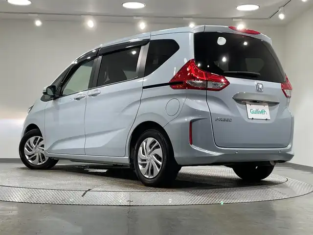 ホンダ フリード G 愛知県 2023(令5)年 3.5万km フィヨルドミストパール 純正ナビ(VXM-234VFi)/(Bluetooth/地デジ/SD/FM/AM/CD・DVD再生）/両側パワースライドドア　/ホンダセンシング　/　　-衝突軽減ブレーキ　/　　-レーダークルーズコントロール　/　　-先行車発進お知らせ機能/　　-標識認識機能/　　-路線逸脱警報/　　-車線維持支援システム/シートヒーター　/ビルトインＥＴＣ　/バックカメラ　/ＬＥＤヘッドライト　/コーナーセンサー/アイドリングストップ　/ＵＳＢ接続/純正フロアマット