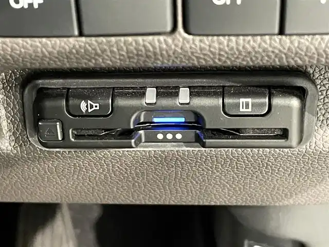 ホンダ フリード G 愛知県 2023(令5)年 3.5万km フィヨルドミストパール 純正ナビ(VXM-234VFi)/(Bluetooth/地デジ/SD/FM/AM/CD・DVD再生）/両側パワースライドドア　/ホンダセンシング　/　　-衝突軽減ブレーキ　/　　-レーダークルーズコントロール　/　　-先行車発進お知らせ機能/　　-標識認識機能/　　-路線逸脱警報/　　-車線維持支援システム/シートヒーター　/ビルトインＥＴＣ　/バックカメラ　/ＬＥＤヘッドライト　/コーナーセンサー/アイドリングストップ　/ＵＳＢ接続/純正フロアマット