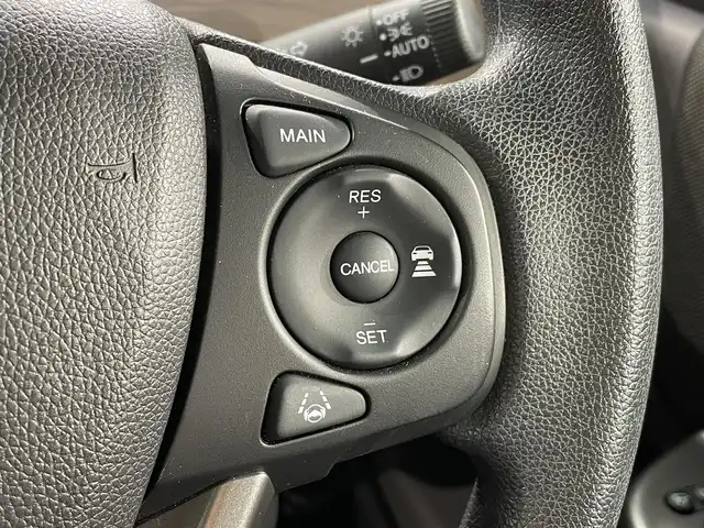 ホンダ フリード G 愛知県 2023(令5)年 3.5万km フィヨルドミストパール 純正ナビ(VXM-234VFi)/(Bluetooth/地デジ/SD/FM/AM/CD・DVD再生）/両側パワースライドドア　/ホンダセンシング　/　　-衝突軽減ブレーキ　/　　-レーダークルーズコントロール　/　　-先行車発進お知らせ機能/　　-標識認識機能/　　-路線逸脱警報/　　-車線維持支援システム/シートヒーター　/ビルトインＥＴＣ　/バックカメラ　/ＬＥＤヘッドライト　/コーナーセンサー/アイドリングストップ　/ＵＳＢ接続/純正フロアマット