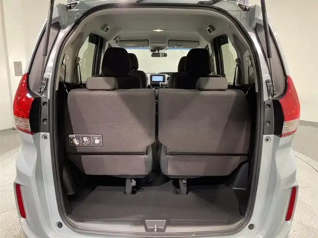 ホンダ フリード G 愛知県 2023(令5)年 3.5万km フィヨルドミストパール 純正ナビ(VXM-234VFi)/(Bluetooth/地デジ/SD/FM/AM/CD・DVD再生）/両側パワースライドドア　/ホンダセンシング　/　　-衝突軽減ブレーキ　/　　-レーダークルーズコントロール　/　　-先行車発進お知らせ機能/　　-標識認識機能/　　-路線逸脱警報/　　-車線維持支援システム/シートヒーター　/ビルトインＥＴＣ　/バックカメラ　/ＬＥＤヘッドライト　/コーナーセンサー/アイドリングストップ　/ＵＳＢ接続/純正フロアマット