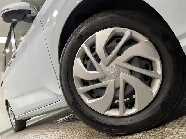 ホンダ フリード G 愛知県 2023(令5)年 3.5万km フィヨルドミストパール 純正ナビ(VXM-234VFi)/(Bluetooth/地デジ/SD/FM/AM/CD・DVD再生）/両側パワースライドドア　/ホンダセンシング　/　　-衝突軽減ブレーキ　/　　-レーダークルーズコントロール　/　　-先行車発進お知らせ機能/　　-標識認識機能/　　-路線逸脱警報/　　-車線維持支援システム/シートヒーター　/ビルトインＥＴＣ　/バックカメラ　/ＬＥＤヘッドライト　/コーナーセンサー/アイドリングストップ　/ＵＳＢ接続/純正フロアマット