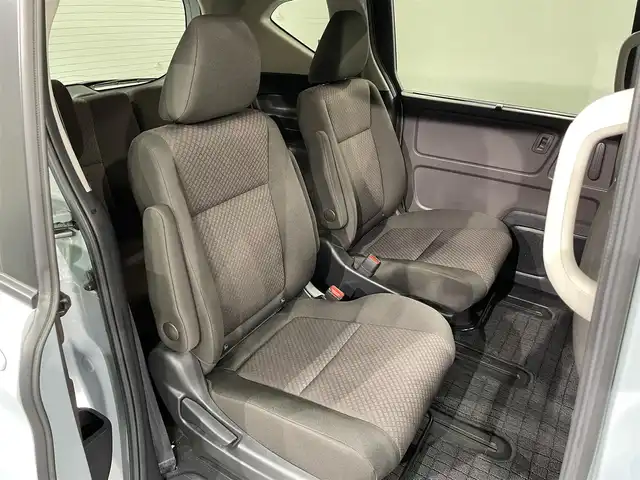 ホンダ フリード G 愛知県 2023(令5)年 3.5万km フィヨルドミストパール 純正ナビ(VXM-234VFi)/(Bluetooth/地デジ/SD/FM/AM/CD・DVD再生）/両側パワースライドドア　/ホンダセンシング　/　　-衝突軽減ブレーキ　/　　-レーダークルーズコントロール　/　　-先行車発進お知らせ機能/　　-標識認識機能/　　-路線逸脱警報/　　-車線維持支援システム/シートヒーター　/ビルトインＥＴＣ　/バックカメラ　/ＬＥＤヘッドライト　/コーナーセンサー/アイドリングストップ　/ＵＳＢ接続/純正フロアマット