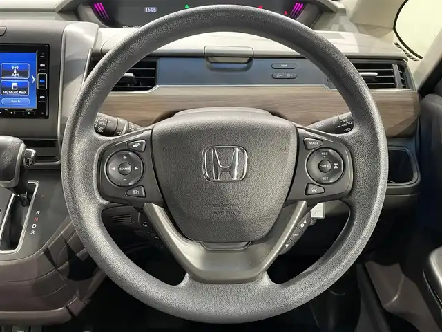 ホンダ フリード G 愛知県 2023(令5)年 3.5万km フィヨルドミストパール 純正ナビ(VXM-234VFi)/(Bluetooth/地デジ/SD/FM/AM/CD・DVD再生）/両側パワースライドドア　/ホンダセンシング　/　　-衝突軽減ブレーキ　/　　-レーダークルーズコントロール　/　　-先行車発進お知らせ機能/　　-標識認識機能/　　-路線逸脱警報/　　-車線維持支援システム/シートヒーター　/ビルトインＥＴＣ　/バックカメラ　/ＬＥＤヘッドライト　/コーナーセンサー/アイドリングストップ　/ＵＳＢ接続/純正フロアマット