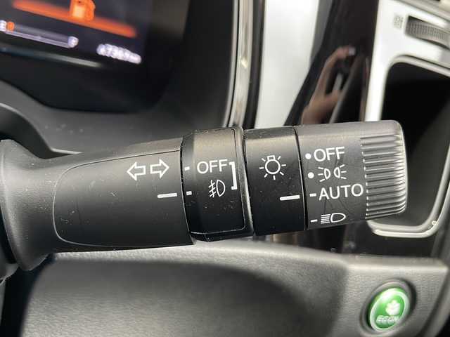 ホンダ シャトル ハイブリッド X ホンダセンシング 愛知県 2022(令4)年 2.4万km プラチナホワイトパール /禁煙//ワンオーナー//純正メモリナビ//フルセグ//CD/DVD/FM/AM/ipod/SD/USB/BT/AUX//バックカメラ//ホンダセンシング//ACC/LKAS/路外逸脱抑制/CMBS/誤発進抑制機能//パドルシフト//ビルトインETC//ハーフレザーシート//シートヒーター//前後ドライブレコーダー//オートリトラクタブルウィンカーミラー//LEDオートライト//フォグランプ//チップアップシート//防眩ミラー//ISOFIX//スポーツモード/エコモード//純正フロアマット/ドアバイザー//プッシュスタート//スマートキー//取扱説明書//保証書//記録簿R4-R7//スペアキー有